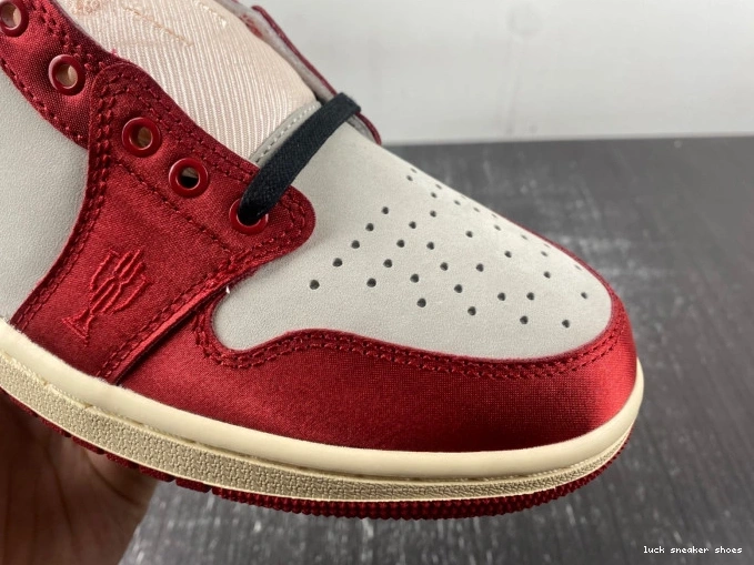 Reps LUCY Room Away Trophy Jordan 1 x OG Low Air FN0432-100 0702